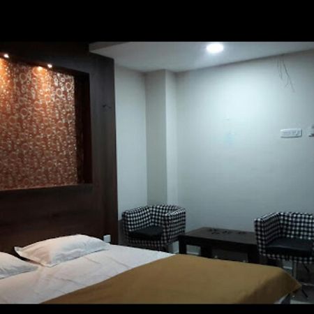 Hotel Gowri Sankar Ambāsamudram Екстериор снимка