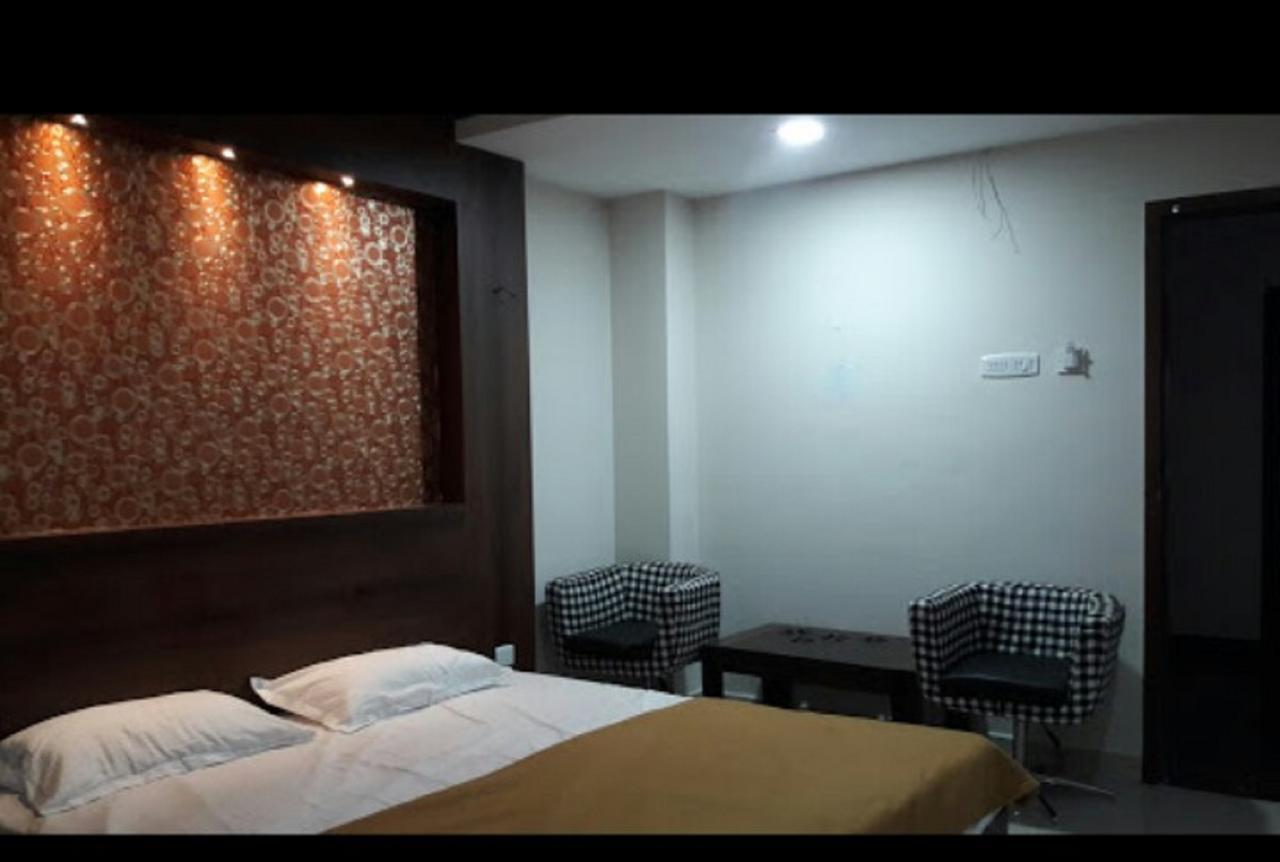 Hotel Gowri Sankar Ambāsamudram Екстериор снимка