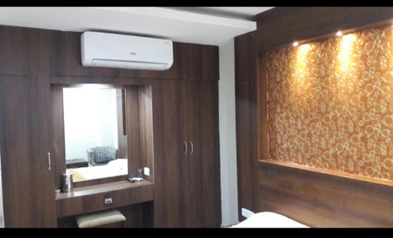 Hotel Gowri Sankar Ambāsamudram Екстериор снимка