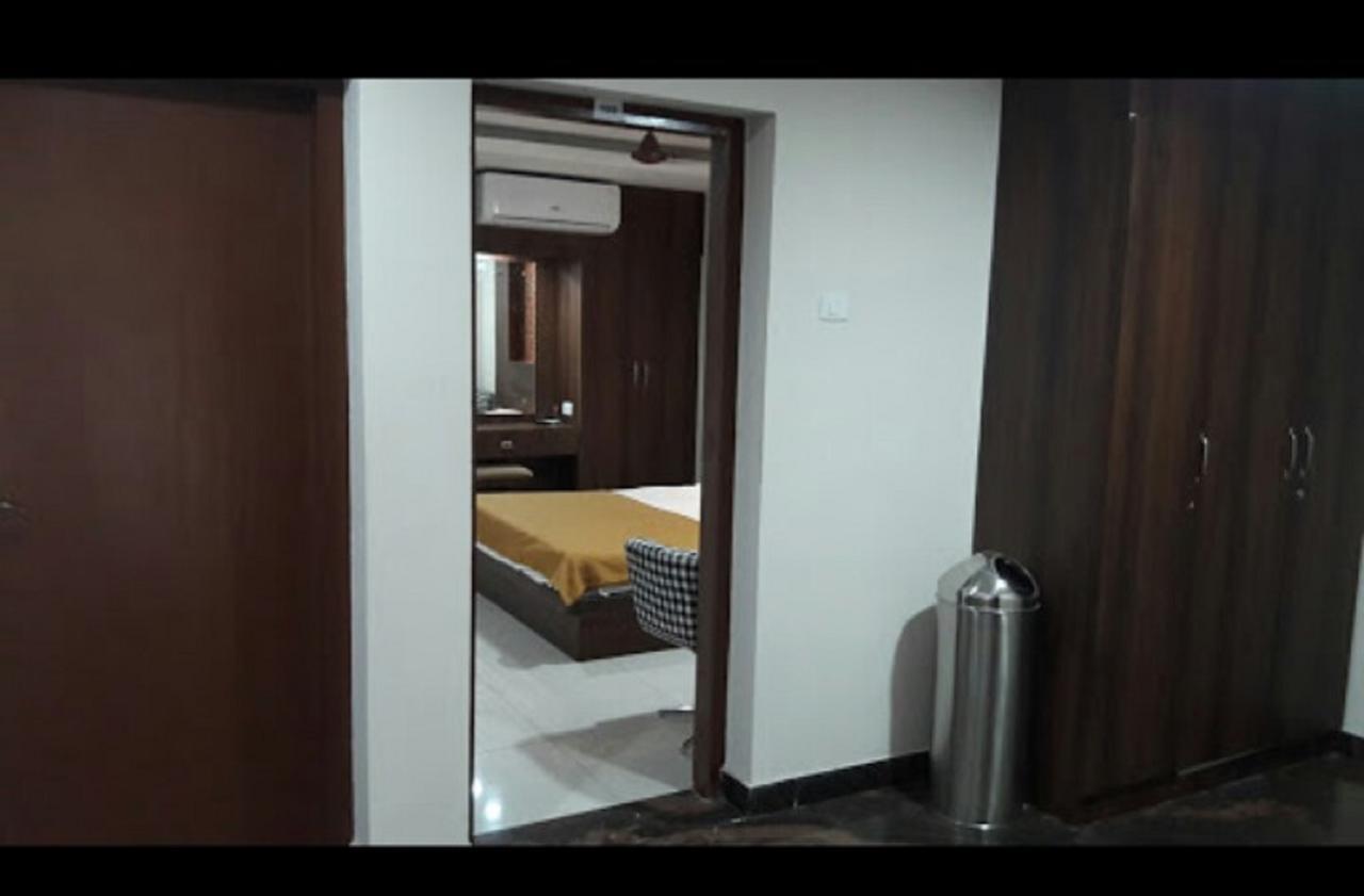 Hotel Gowri Sankar Ambāsamudram Екстериор снимка