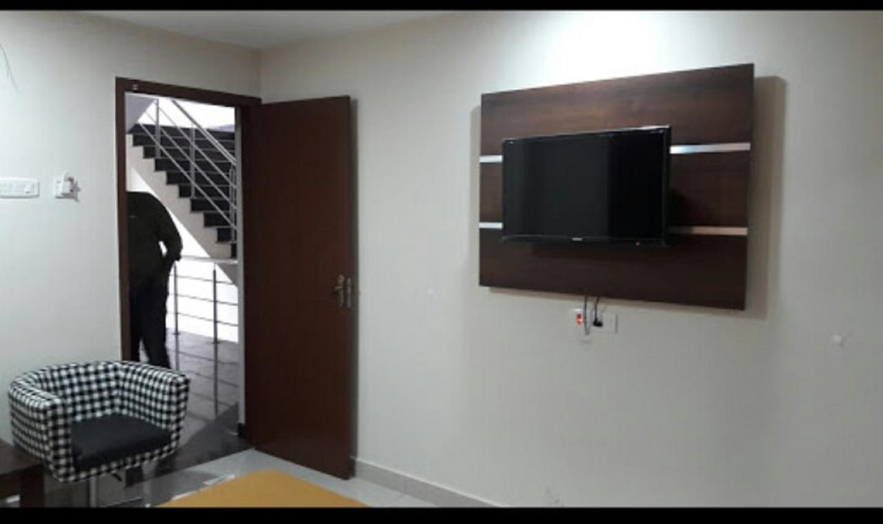 Hotel Gowri Sankar Ambāsamudram Екстериор снимка