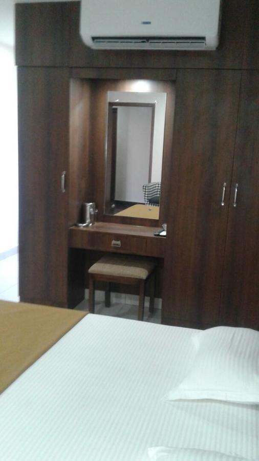 Hotel Gowri Sankar Ambāsamudram Екстериор снимка