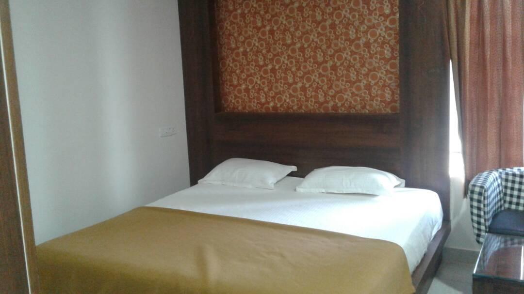 Hotel Gowri Sankar Ambāsamudram Екстериор снимка